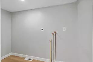 85 Roosevelt Ave, Athol, MA 01331 - Photo 22