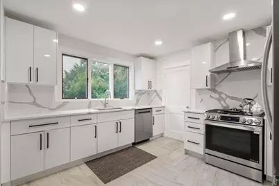 56 Edgecliff Rd #1, Watertown, MA 02472 - Photo 4