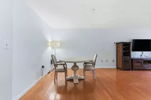 22 Railroad St, Andover, MA 01810 - Photo 6