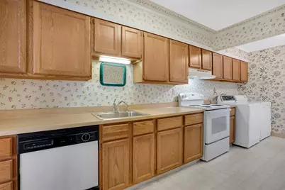 179 Greenwood Ter #179, Chicopee, MA 01022 - Photo 4