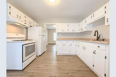 25 Kinsley St #I, Nashua, NH 03060 - Photo 2