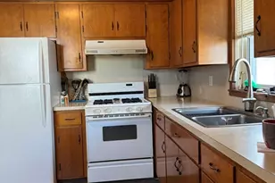 35 Randall Ave, Somerset, MA 02726 - Photo 4