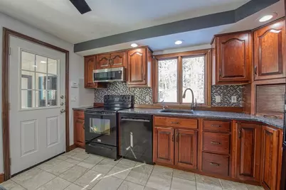 27 Pinecrest Dr, Taunton, MA 02780 - Photo 10