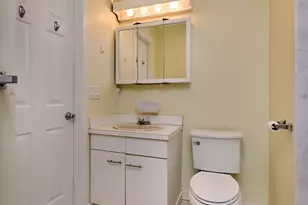 75 Amity Pl, Amherst, MA 01002 - Photo 18