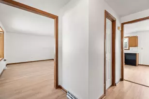 25 Laurelwood Ln, Springfield, MA 01128 - Photo 6