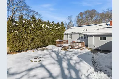 69 Coggeshall St, Dartmouth, MA 02747 - Photo 18