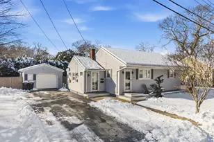 69 Coggeshall St, Dartmouth, MA 02747 - Photo 2