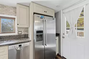 69 Coggeshall St, Dartmouth, MA 02747 - Photo 6