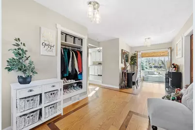 24 Grandview St, South Hadley, MA 01075 - Photo 6