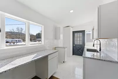 37 Sun Valley Rd, Holyoke, MA 01040 - Photo 10