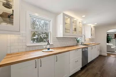 104 Myrtle Ave, Wakefield, MA 01880 - Photo 2