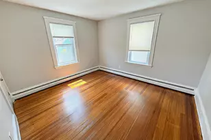 8 Arthur St, Salem, MA 01970 - Photo 4