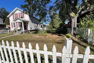 93 Maple St, Greenfield, MA 01301 - Photo 2