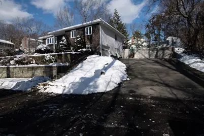 33 Lake Avenue, Stoneham, MA 02180 - Photo 2