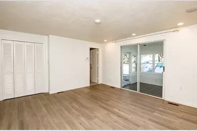 33 Lake Avenue, Stoneham, MA 02180 - Photo 20