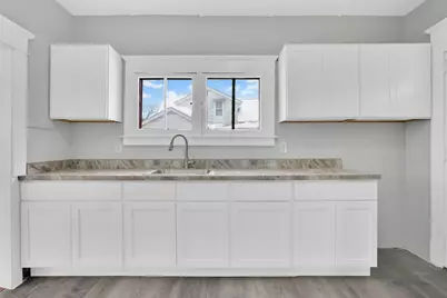 11 Ina St, Springfield, MA 01109 - Photo 2