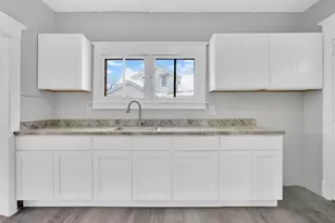 11 Ina St, Springfield, MA 01109 - Photo 2