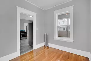 11 Ina St, Springfield, MA 01109 - Photo 8