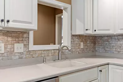 93 Benjamin St, Leominster, MA 01453 - Photo 6