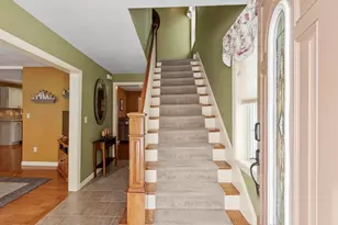93 Benjamin St, Leominster, MA 01453 - Photo 2