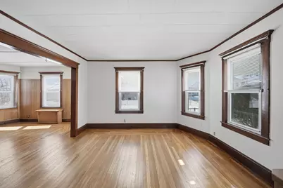 32 Maple St, West Springfield, MA 01089 - Photo 8