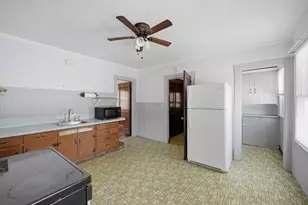 32 Maple St, West Springfield, MA 01089 - Photo 16