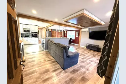 7 Central St, Saugus, MA 01906 - Photo 2