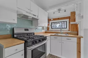 10R Barnes St, Wareham, MA 02571 - Photo 2