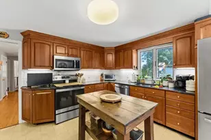 128 Hadley St, Springfield, MA 01118 - Photo 4