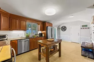 128 Hadley St, Springfield, MA 01118 - Photo 6