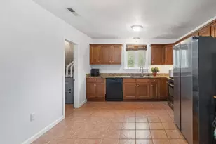 18 Edinboro, Brockton, MA 02301 - Photo 8