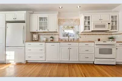 176 Bay State Rd, Melrose, MA 02176 - Photo 6
