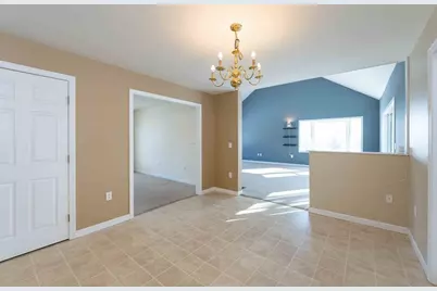 37 Summer Hill Rd, Dracut, MA 01826 - Photo 6