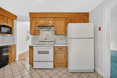 231 Dayton St, Springfield, MA 01118 - Photo 8