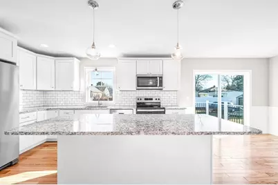 39 Wallace St, Springfield, MA 01119 - Photo 18