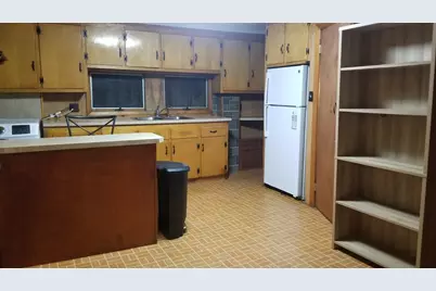 296 Pelham St, Methuen, MA 01844 - Photo 22