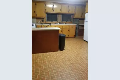 296 Pelham St, Methuen, MA 01844 - Photo 20