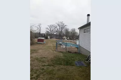 296 Pelham St, Methuen, MA 01844 - Photo 32