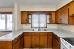 30 Llewellyn Dr, Westfield, MA 01085 - Photo 2