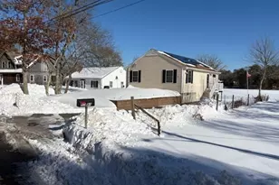 91 Agawam Lake Shore Dr, Wareham, MA 02571 - Photo 1