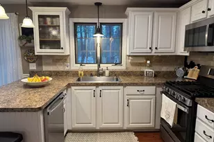 155 Heritage Dr, Tewksbury, MA 01876 - Photo 2