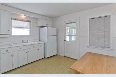 54 Dudley St, Springfield, MA 01095 - Photo 12