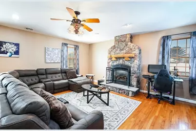 46 Lilac Ave, Somerset, MA 02726 - Photo 2
