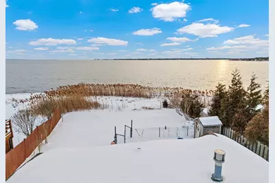 27 Bayview Ave, Fairhaven, MA 02719 - Photo 2