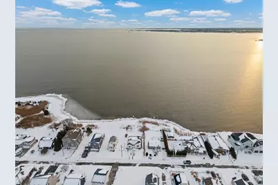 27 Bayview Ave, Fairhaven, MA 02719 - Photo 16