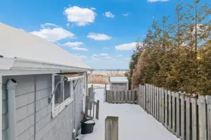27 Bayview Ave, Fairhaven, MA 02719 - Photo 12
