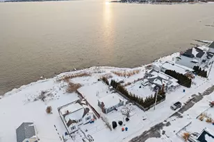 27 Bayview Ave, Fairhaven, MA 02719 - Photo 4