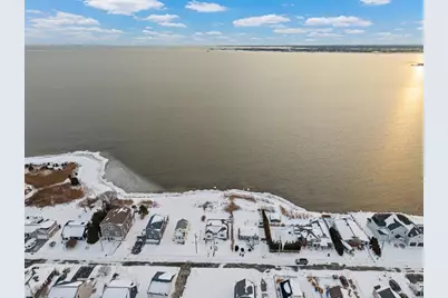 27 Bayview Ave, Fairhaven, MA 02719 - Photo 8