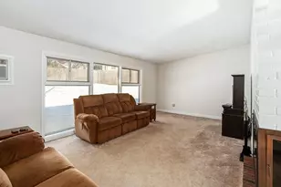 4 Curwen Rd, Peabody, MA 01960 - Photo 8