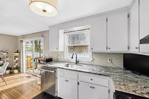 551 Hildreth St, Dracut, MA 01826 - Photo 8